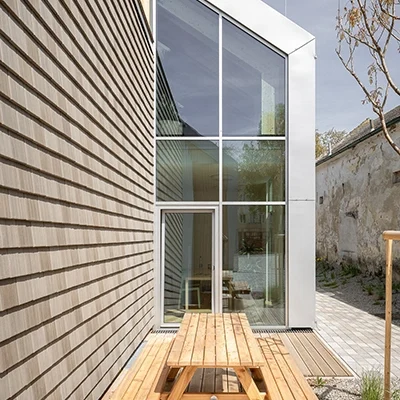 seyfried-referenz-gemeindehaus-seitlich-terrasse