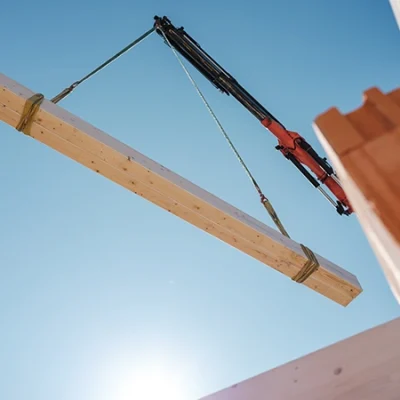 seyfried-tramdecke-holzbalken-am-kran seyfried-tramdecke-holzbalken-am-kran